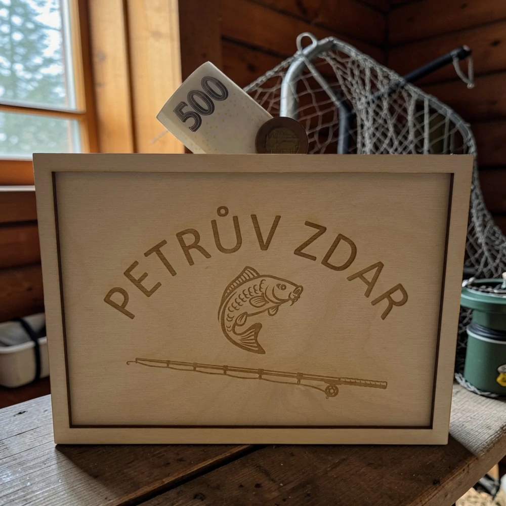Dřevěná pokladnička Petrův zdar – dárek pro rybáře