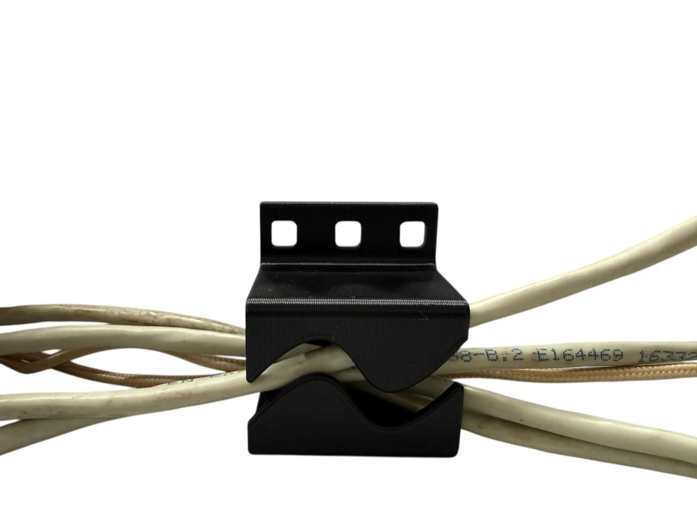 Držák na kabely z PET-G do rozvodové skříně – pevný a odolný úchyt