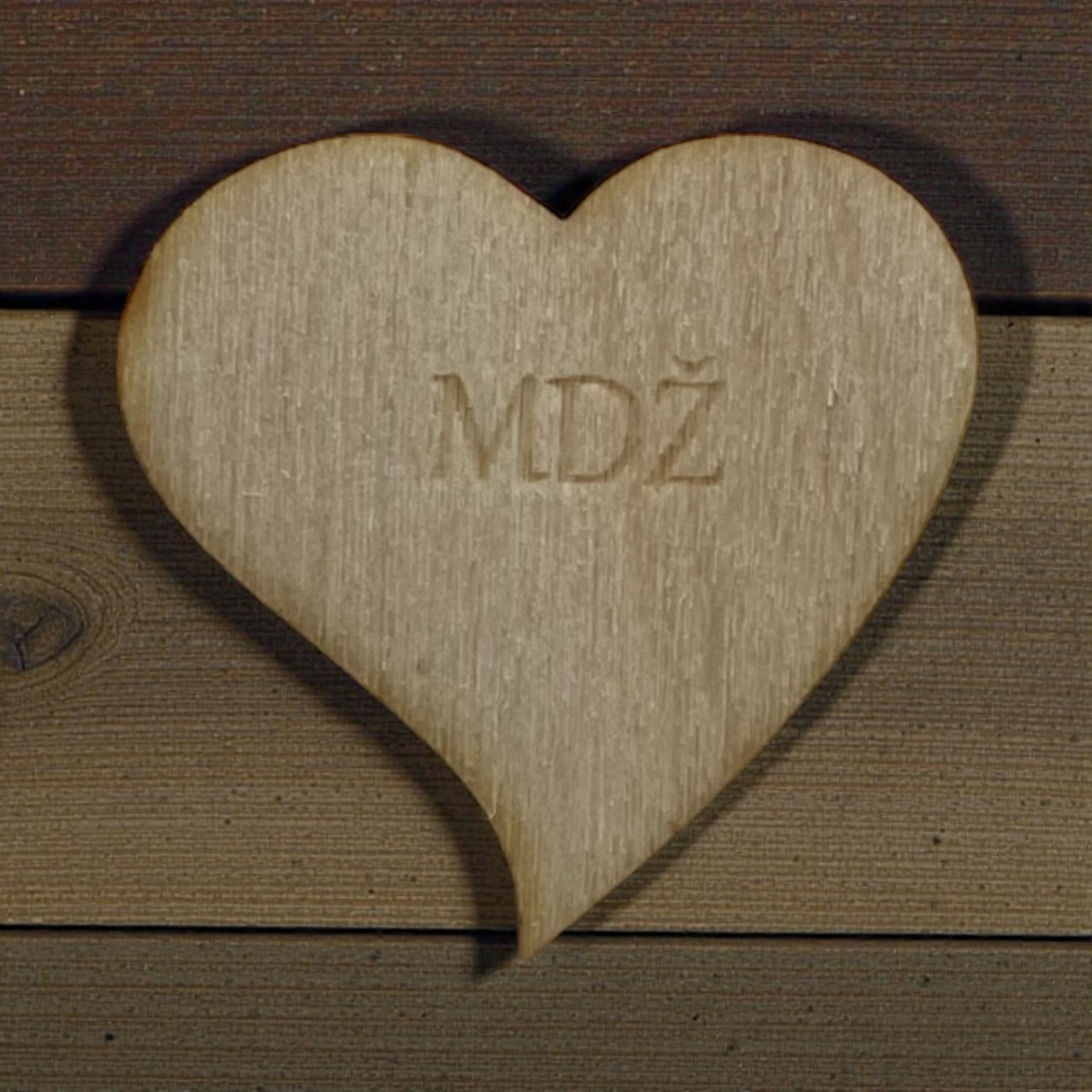 Květinové srdce z mýdlových růží „MDŽ“ – červeno-žluté