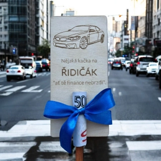 Dřevěná deska na peníze motiv na řidičák