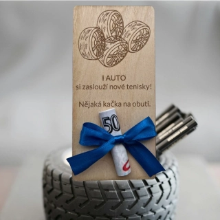 Dřevěná deska na penize na pneumatiky