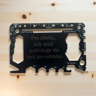 Multifunkční nástroj s gravírovaným textem