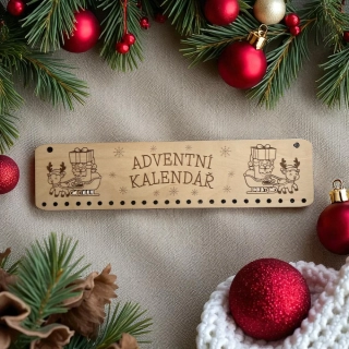 Dřevěný adventní kalendář – motiv sob se saněmi, ruční výroba, provázky nebo látkové pytlíčky