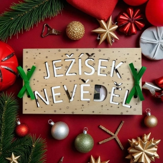 Dřevěná vánoční obálka na peníze s hvězdičkami – „JEŽÍŠEK NEVĚDĚL“