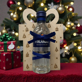 Dřevěný vánoční dárek s mini Finlandia