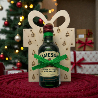 Dřevěný vánoční dárek s mini Jameson