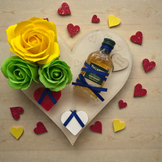 Dárkové srdce „Krásný Valentýn" s mýdlovými růžemi, mýdly a whiskey Tullamore D.E.W. 