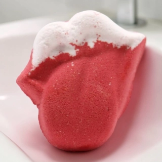Koupelová bomba Rty – Malina & Granátové jablko 60 g