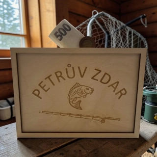 Dřevěná pokladnička Petrův zdar – dárek pro rybáře